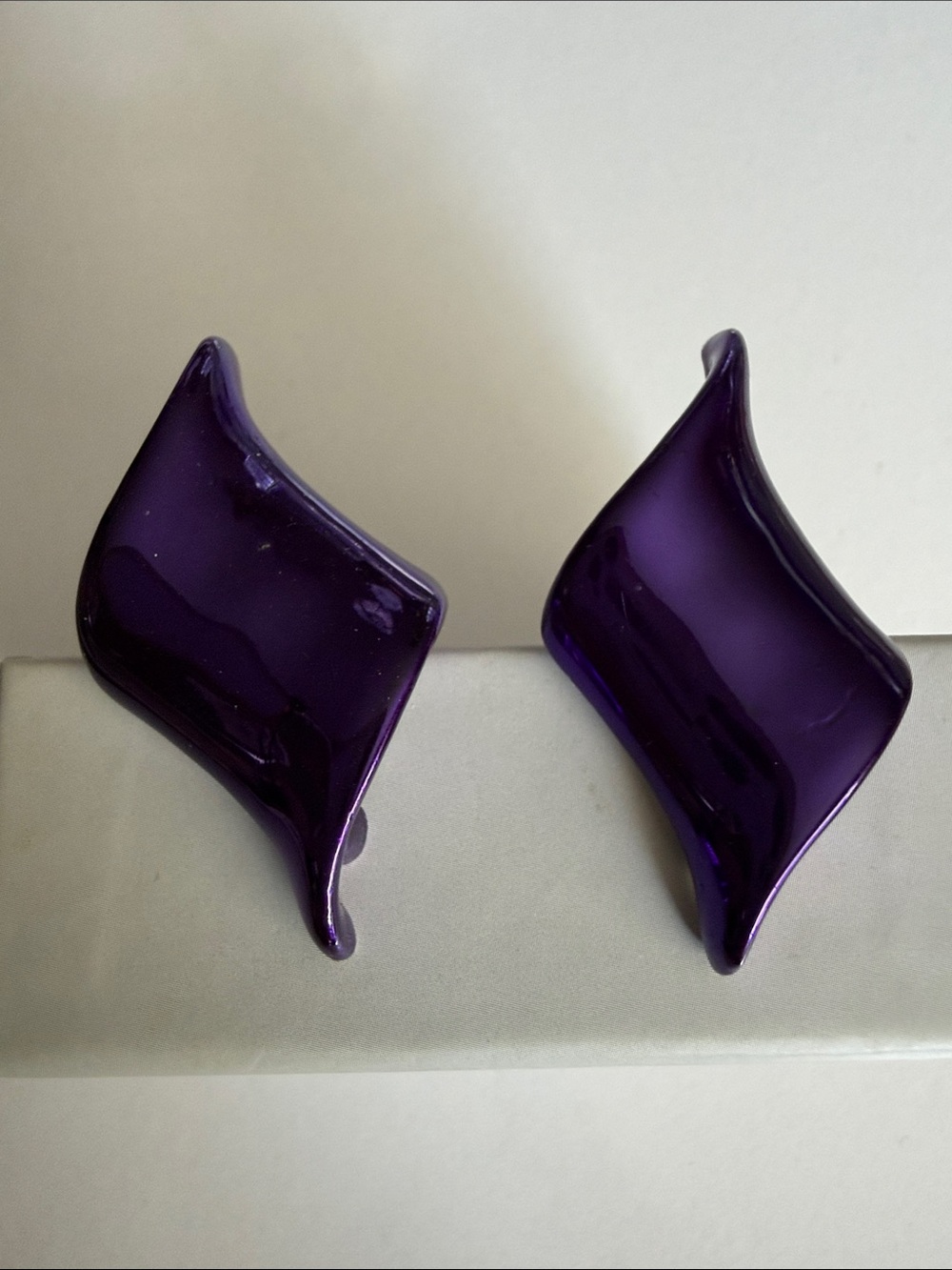 Vintage Purple Sculptural Wave Motif Women’s  Clip-On  Metal Statement Earrings